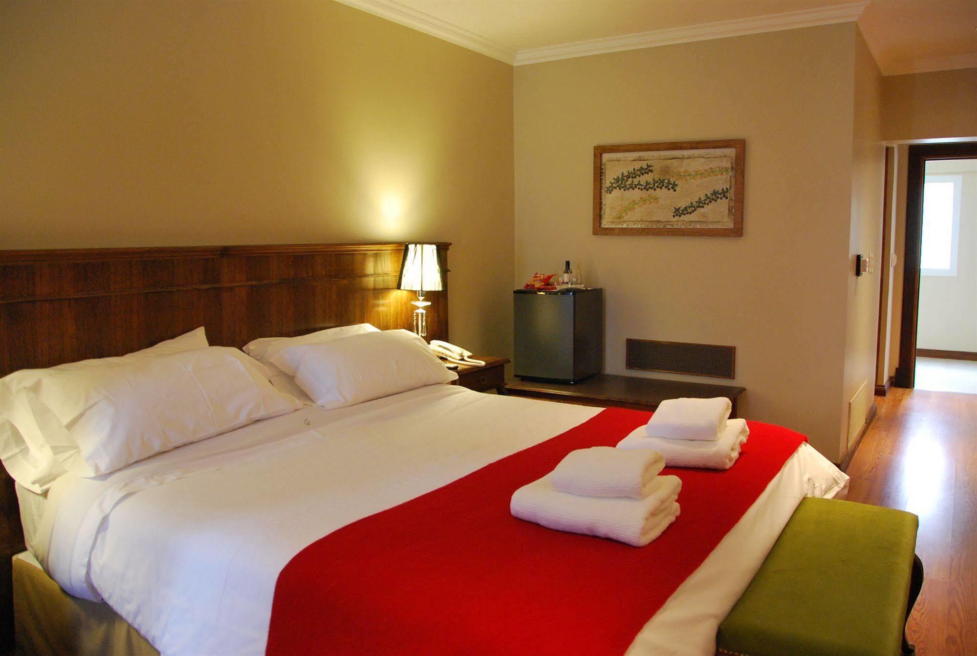 Chalten Suites Hotel เอลชัลเตน ภายนอก รูปภาพ